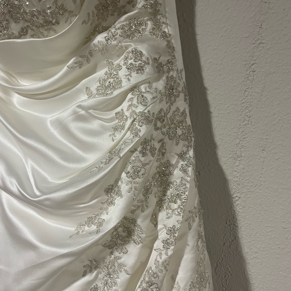 Wedding dress - Picture 5 of 14